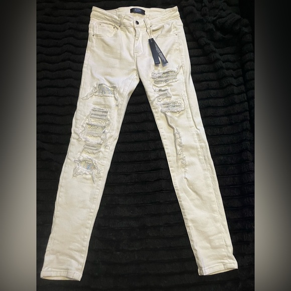Brand: AMIRIColor: ice white mens denim mx1 crystalsSize: 29 mens